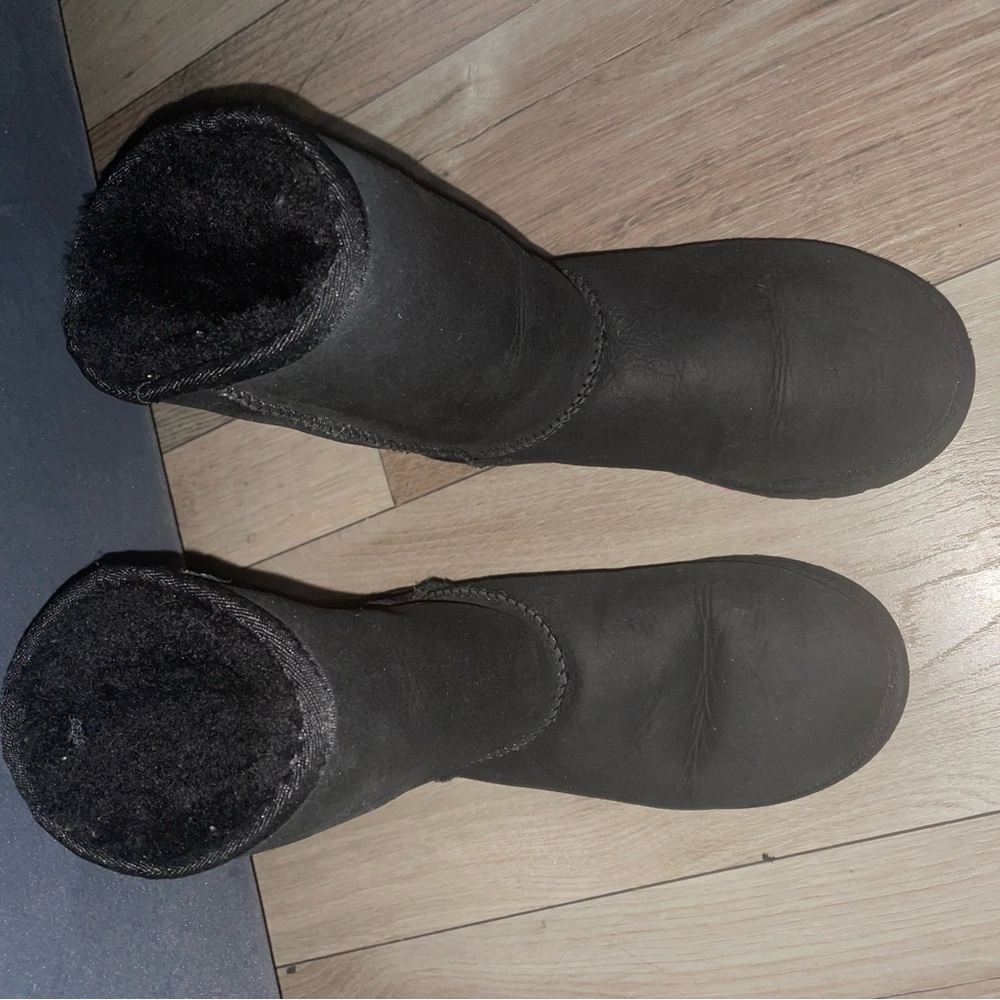Girls ugg boots classic's size 3